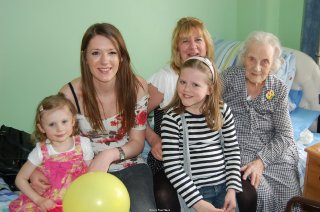alise-with-daughter-grandaughter-and-greatgranddaughters
