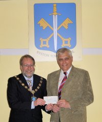 howard-presents-ssafa-cheque1